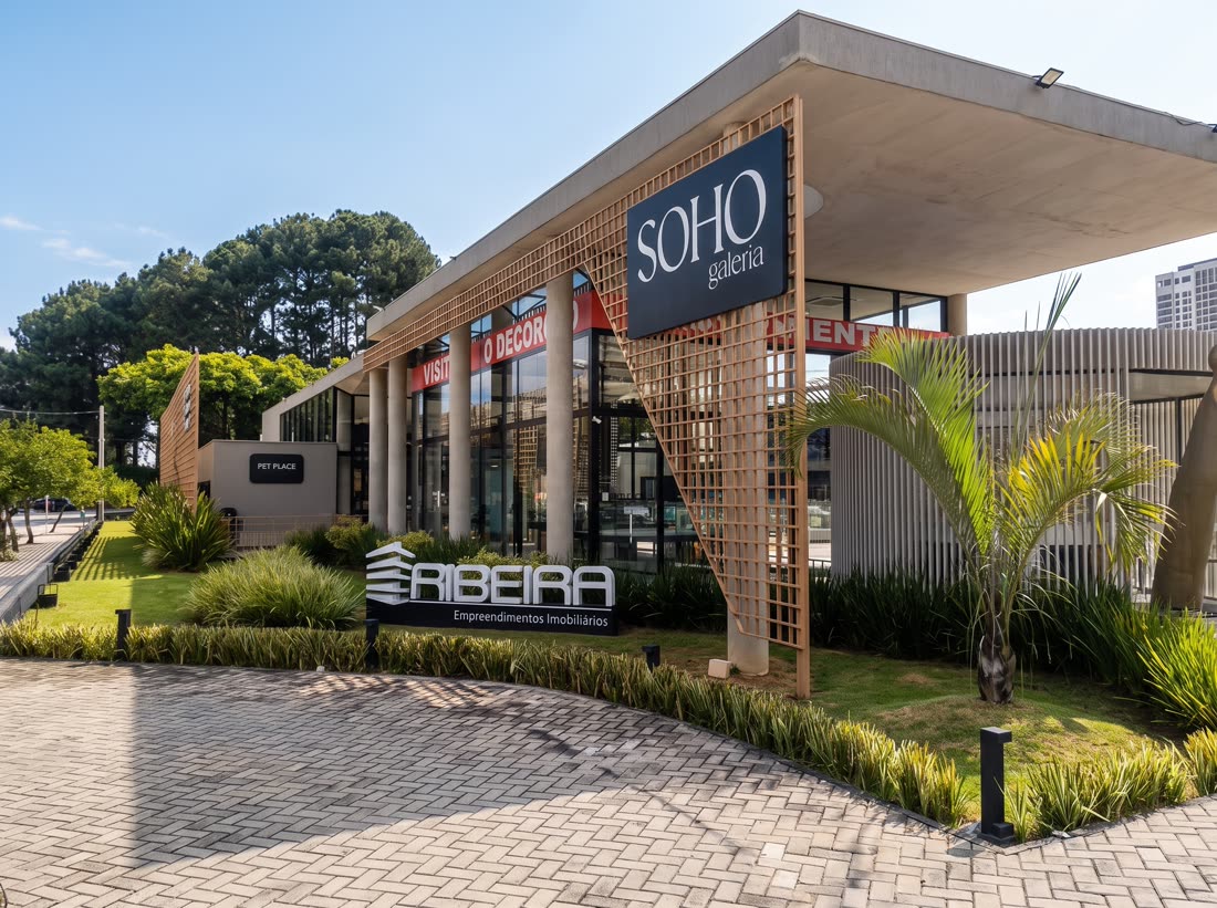 Paisagismo de entrada de galeria comercial em empreendimento
